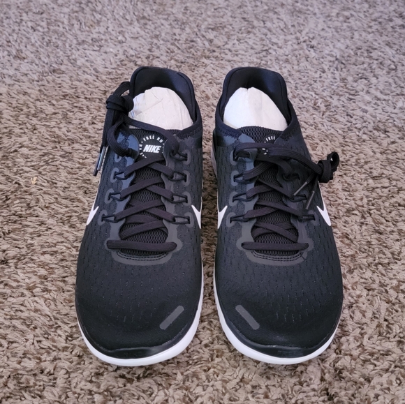 Nike - Picture 3 of 5